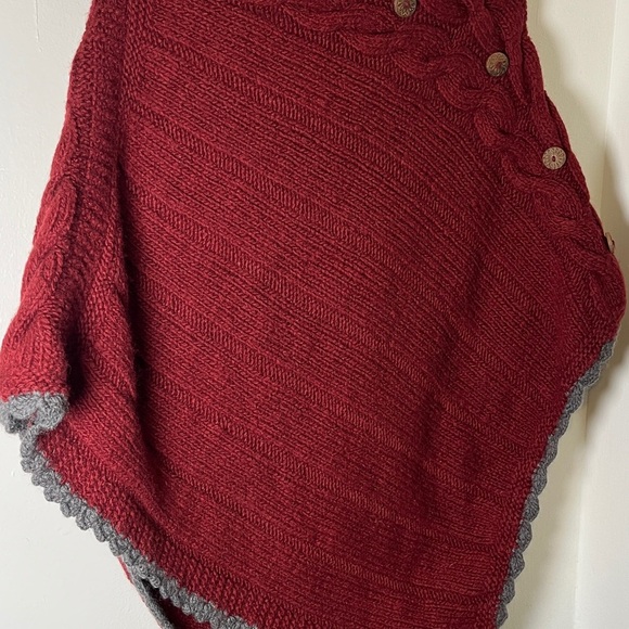 Chunky Cable Knit Handmade Burgundy 100% Soft Wool Winter Poncho Sz OS - Picture 3 of 10